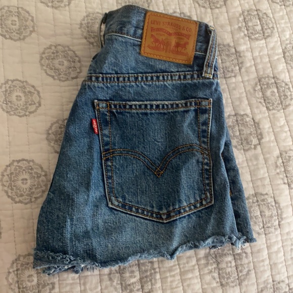 High wasted levi shorts - Picture 2 of 4